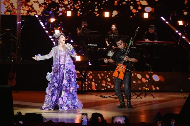 乌兰图雅2025“花开四季”巡回演唱会天津站在天津大礼堂大剧场圆满落幕